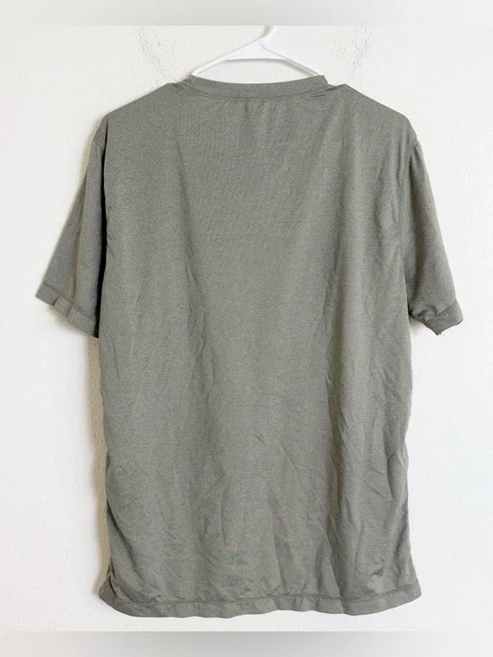Vuori Heathered green tradewind tee pocket performance shirt - Picture 2 of 4